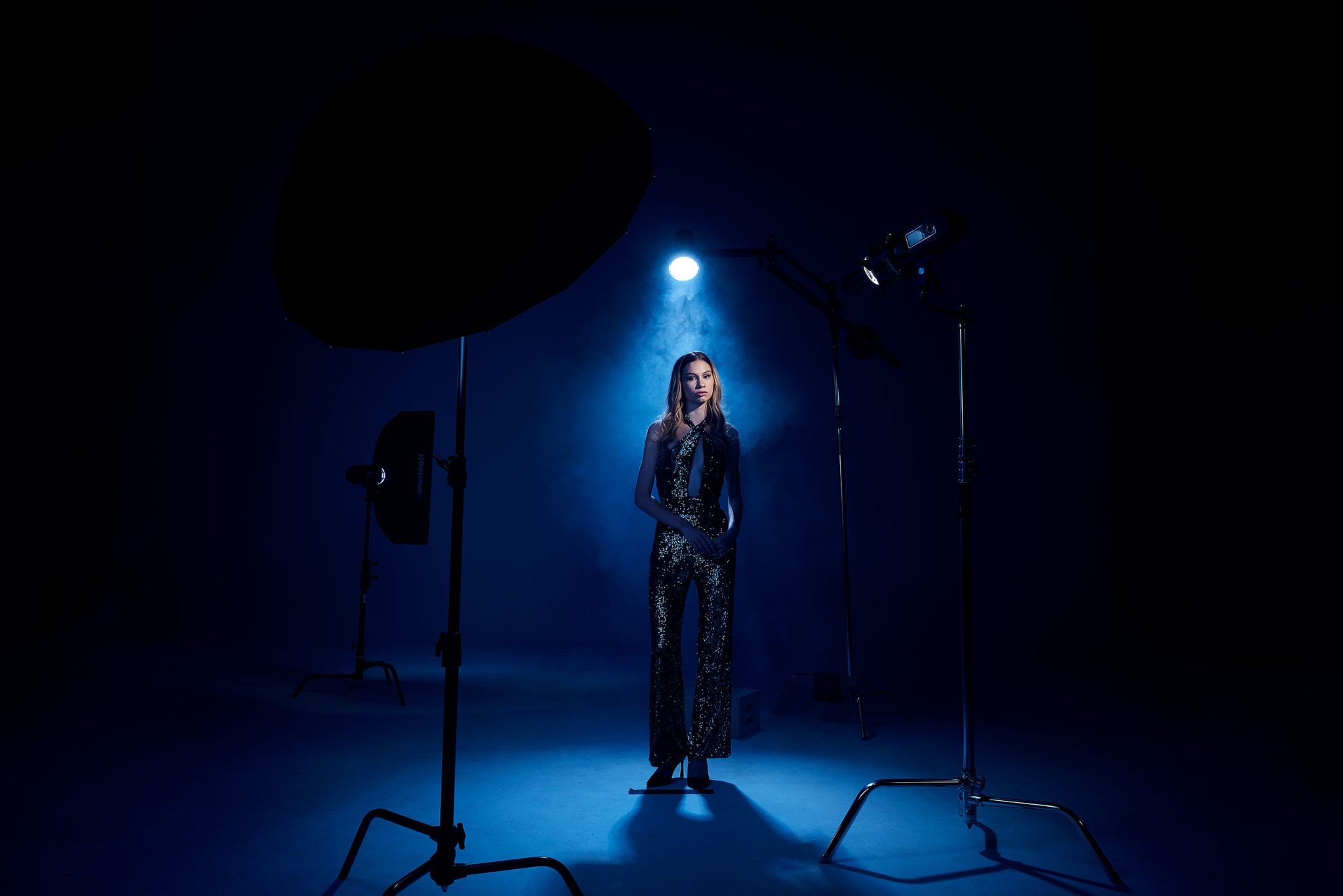 Behind the scenes of a monochromatic studio lighting setup Behind the scenes of a monochromatic studio lighting setup using FJ400 Strobes, Optical Spot, and FlexiGels