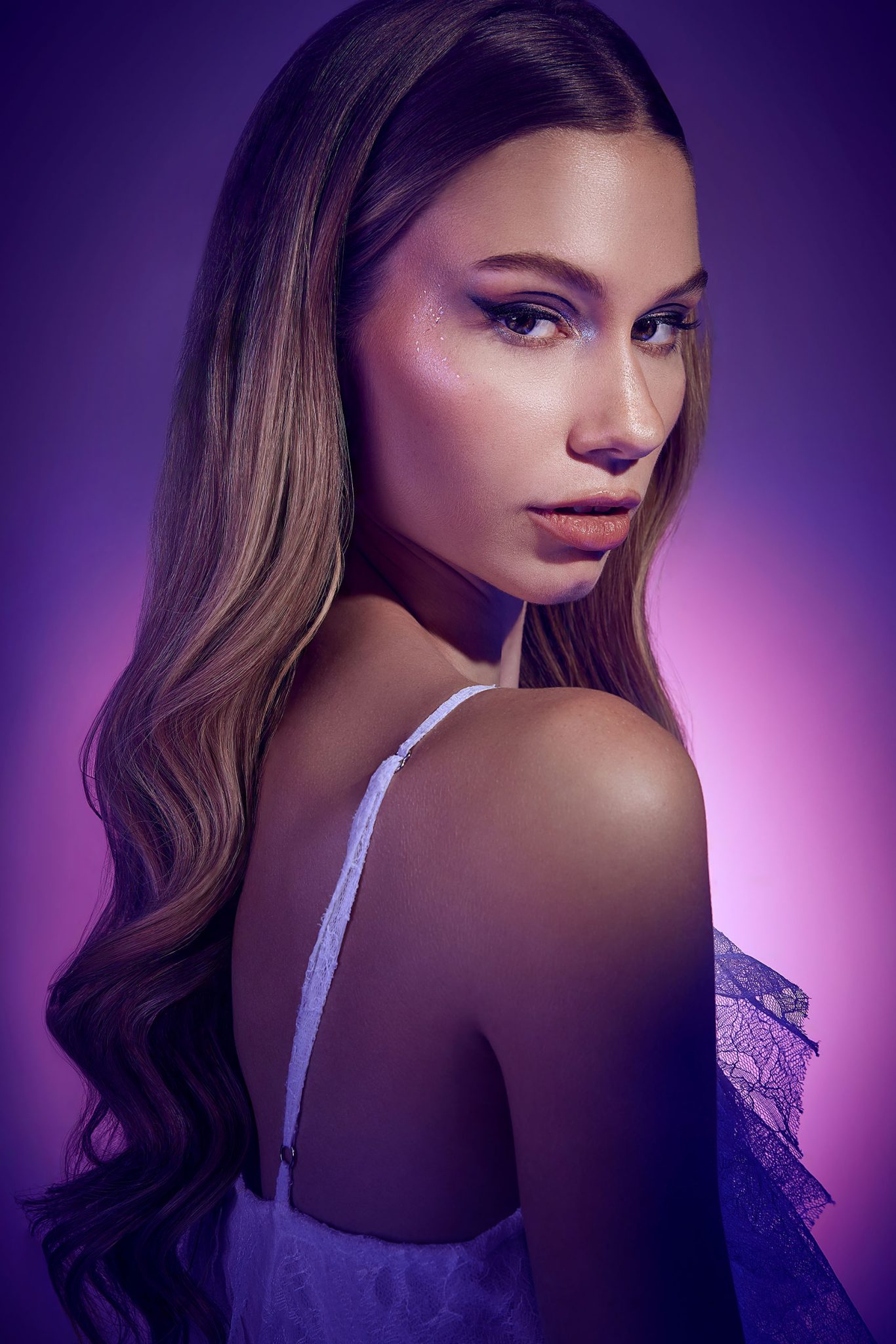 Dreamy studio portrait with harmonious color blend using Westcott lighting and FlexiGels Model with gelled lights in harmonious colors
