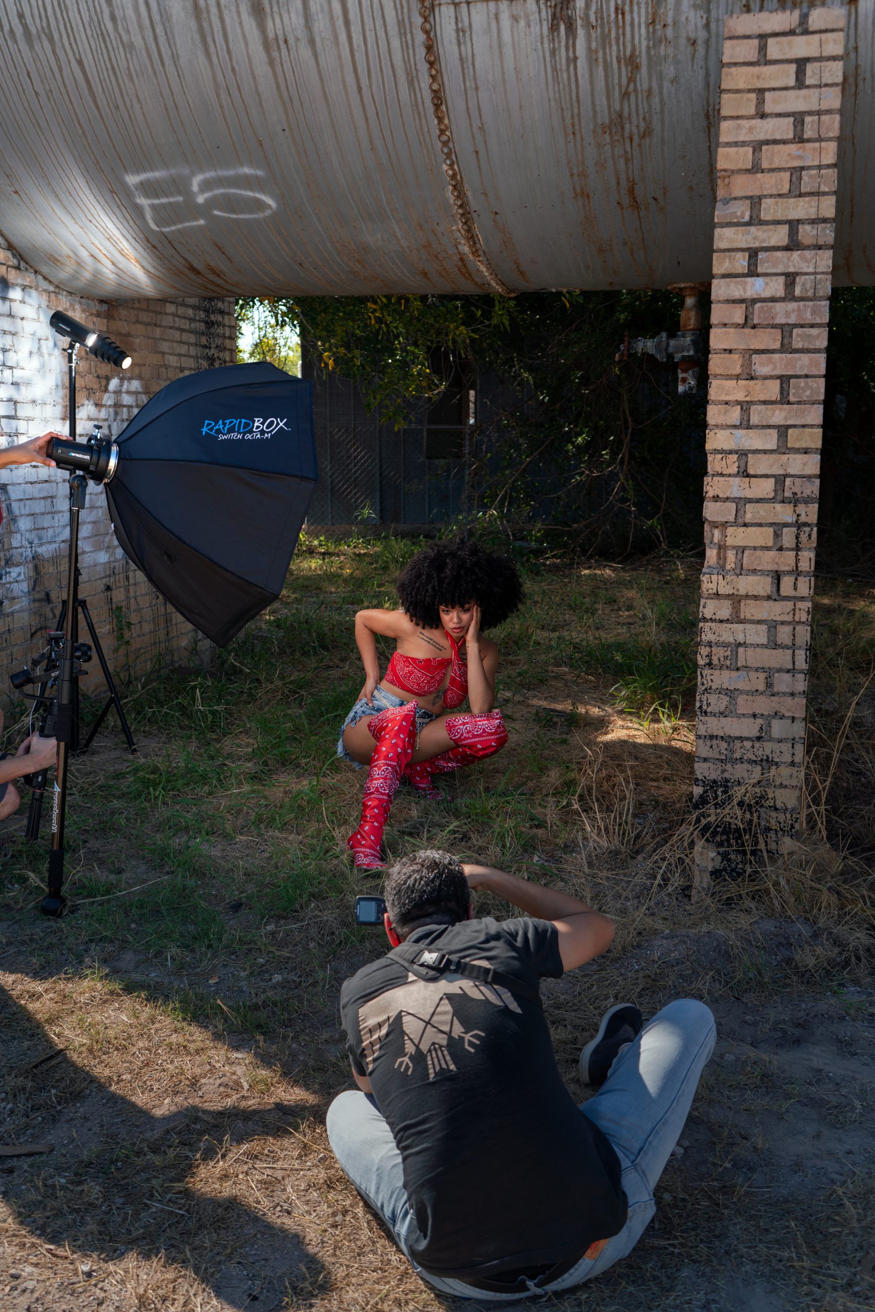 FJ-Wireless-Flash-Eli-Infante-2-BTS Behind the scenes FJ200 inside Octa-M and FJ200 with Snoot