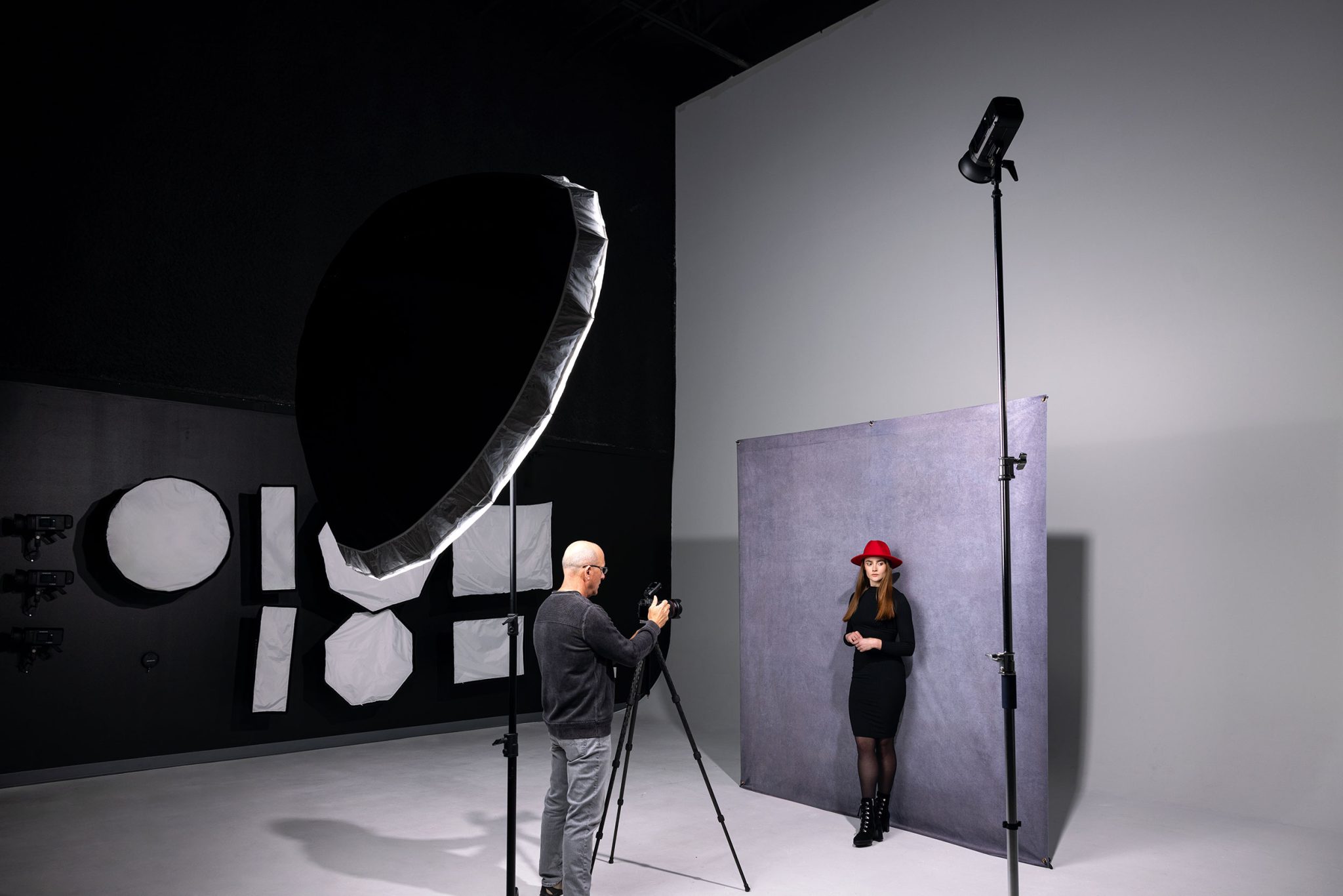 Joel Grimes Behind the Scenes Lighting Setup to Simulate Sunlight Indoors Joel Grimes Behind the Scenes Lighting Setup to Simulate Sunlight Indoors