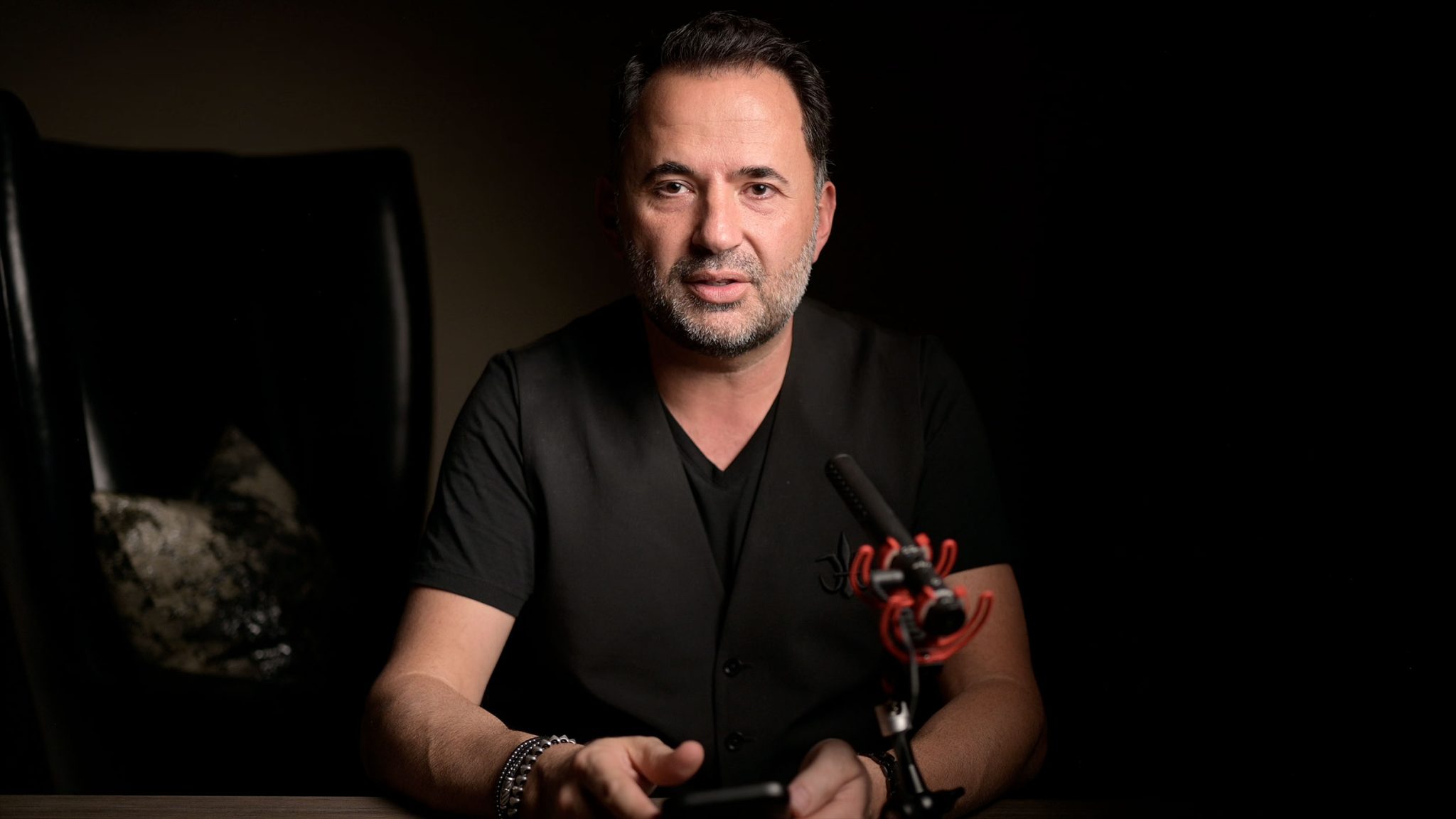 L-60B Main Light Only Main Light: Westcott L60-B paired with a 26" Rapid Box Switch Octa-S creates flattering light for video calls.