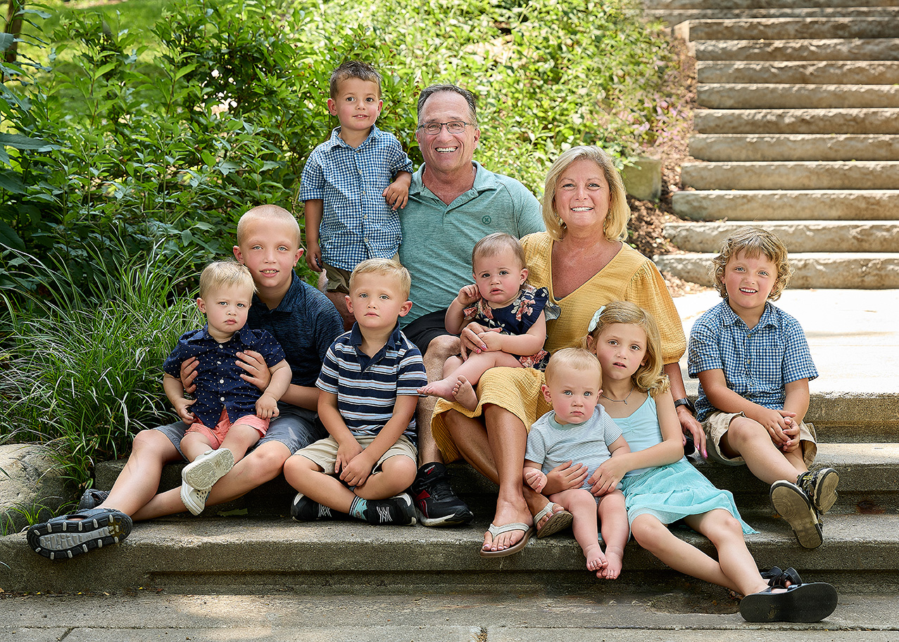 Building the scene - grandparents and grandkids portrait Building the scene - grandparents and grandkids portrait