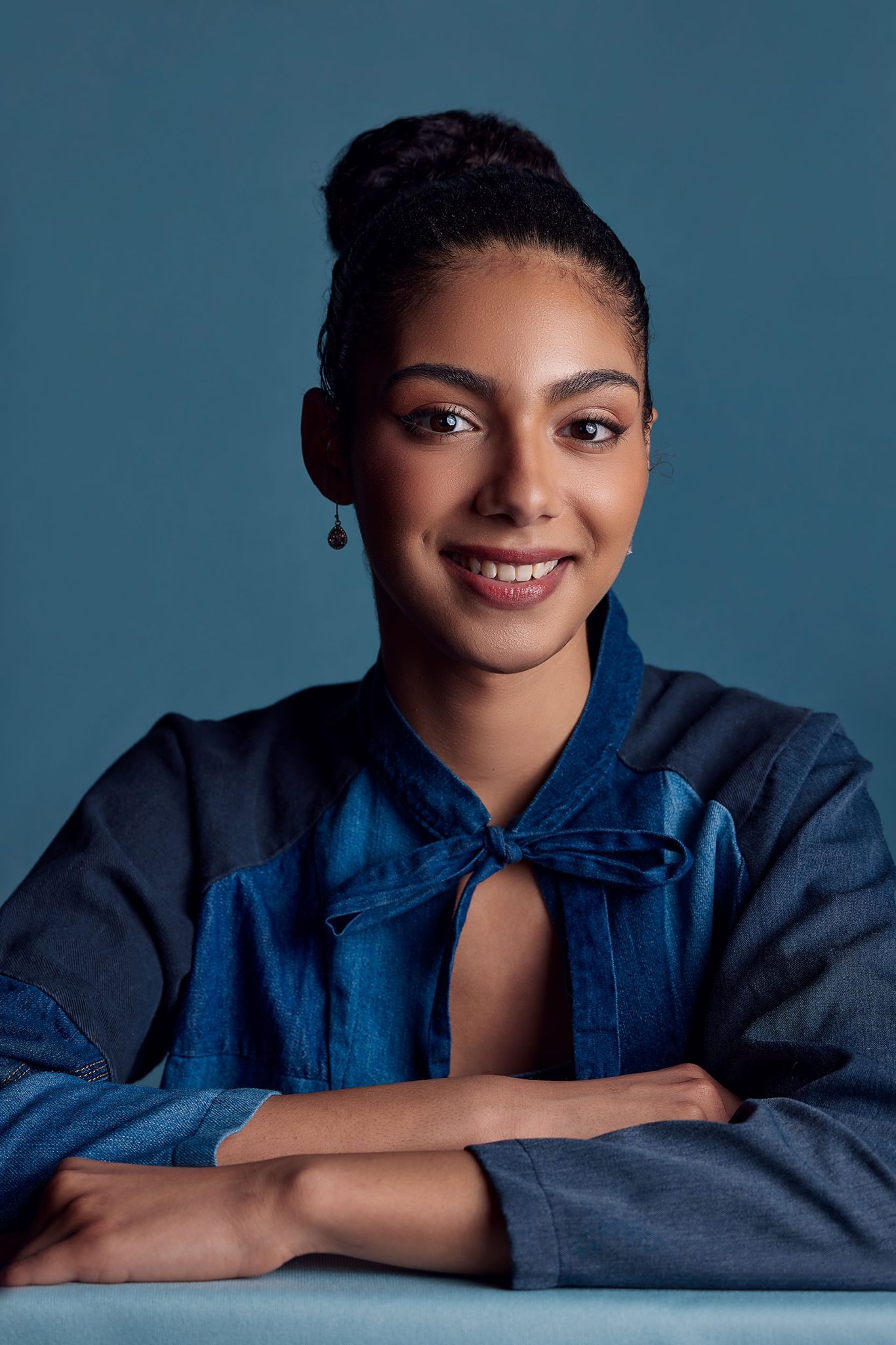 Light positioned slightly above eye level for natural-looking highlights and flattering shadow placement Light positioned slightly above eye level for natural-looking highlights and flattering shadow placement