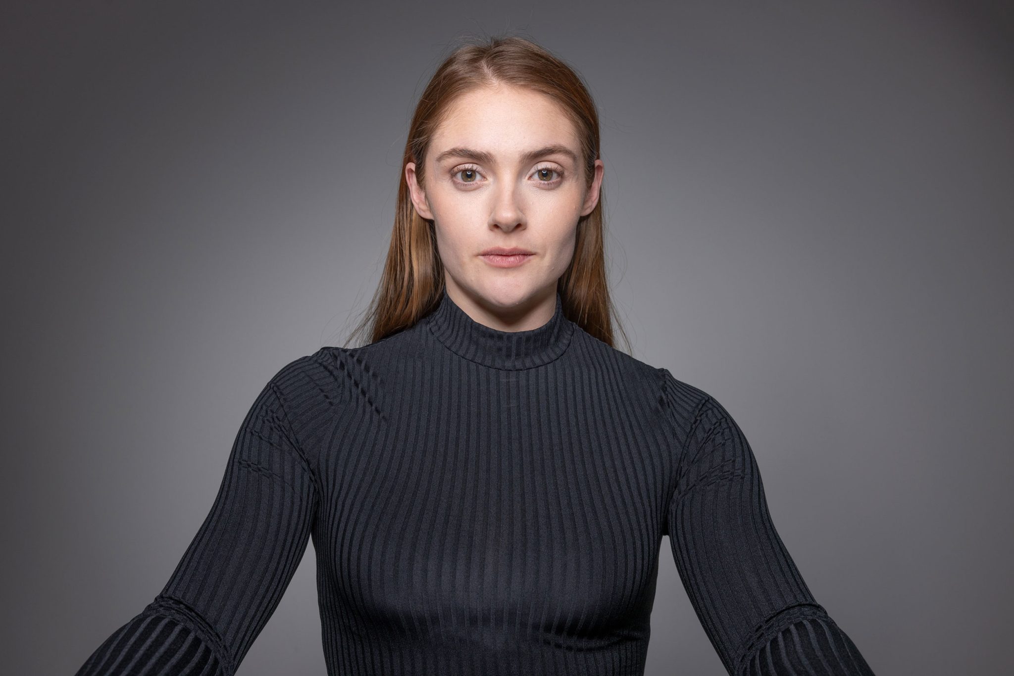 5 Feet From Background: Produces a brighter, lighter backdrop by placing the subject closer to the background