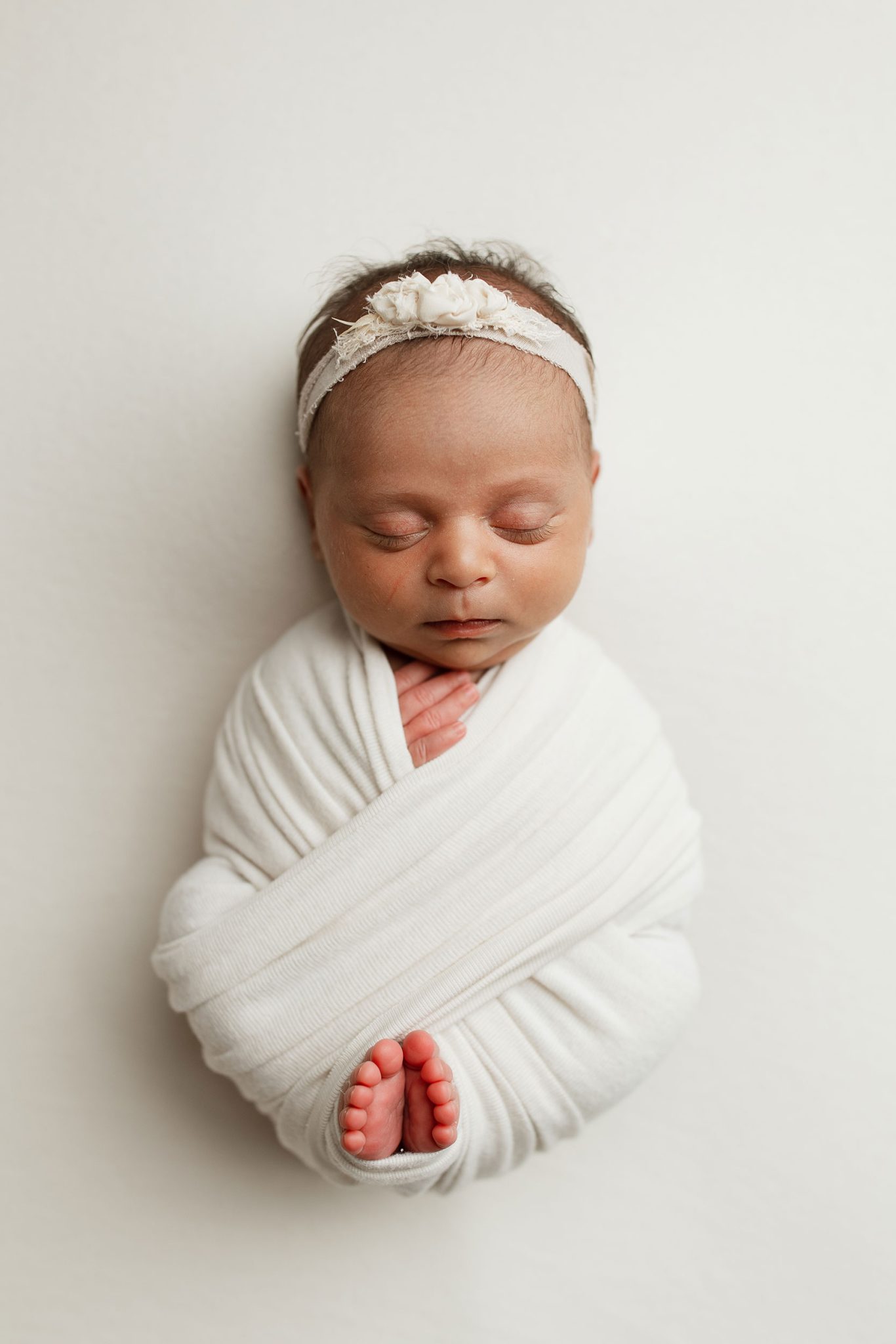 Proper top-down lighting adds gentle depth and keeps the focus on the baby’s face.