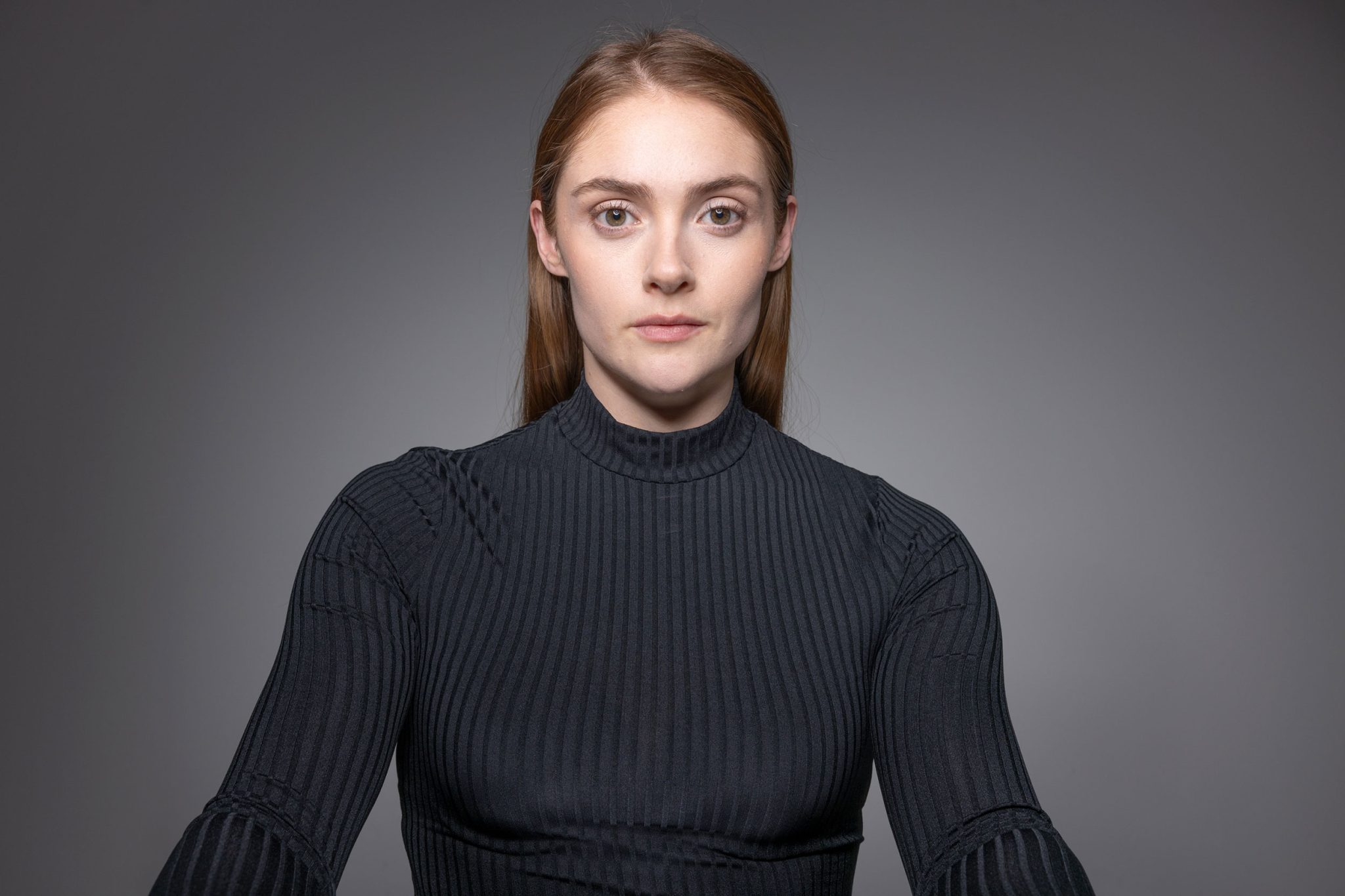 Beauty Dish with Grid: Creates tighter, more focused portrait lighting with added contrast