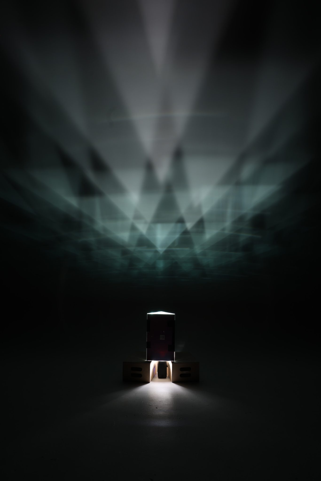 Test shot using the FJ400 II modeling lamp with sharp mirrored reflections.