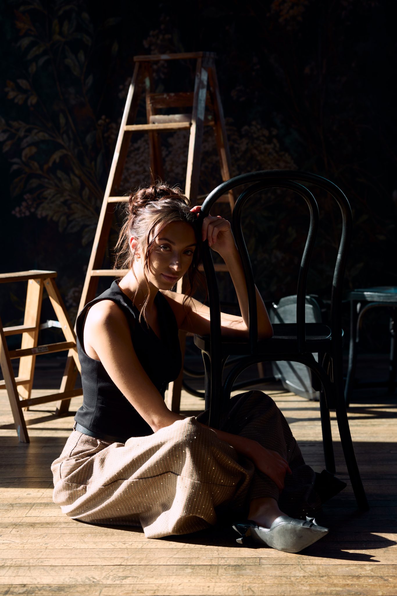 Ambient light with no V-Flat showing harsh uneven light spilling across the subject and background.