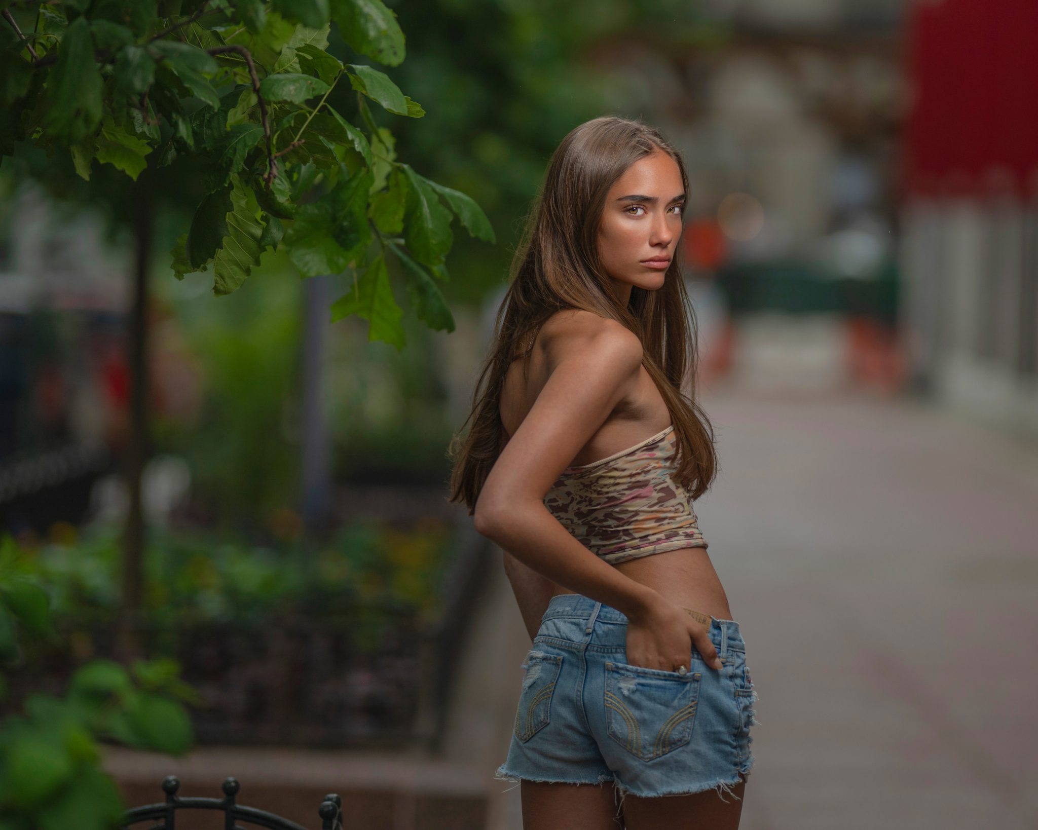 The FJ100 Strobe with an open 15-inch Octa Softbox creates soft, natural fill light.