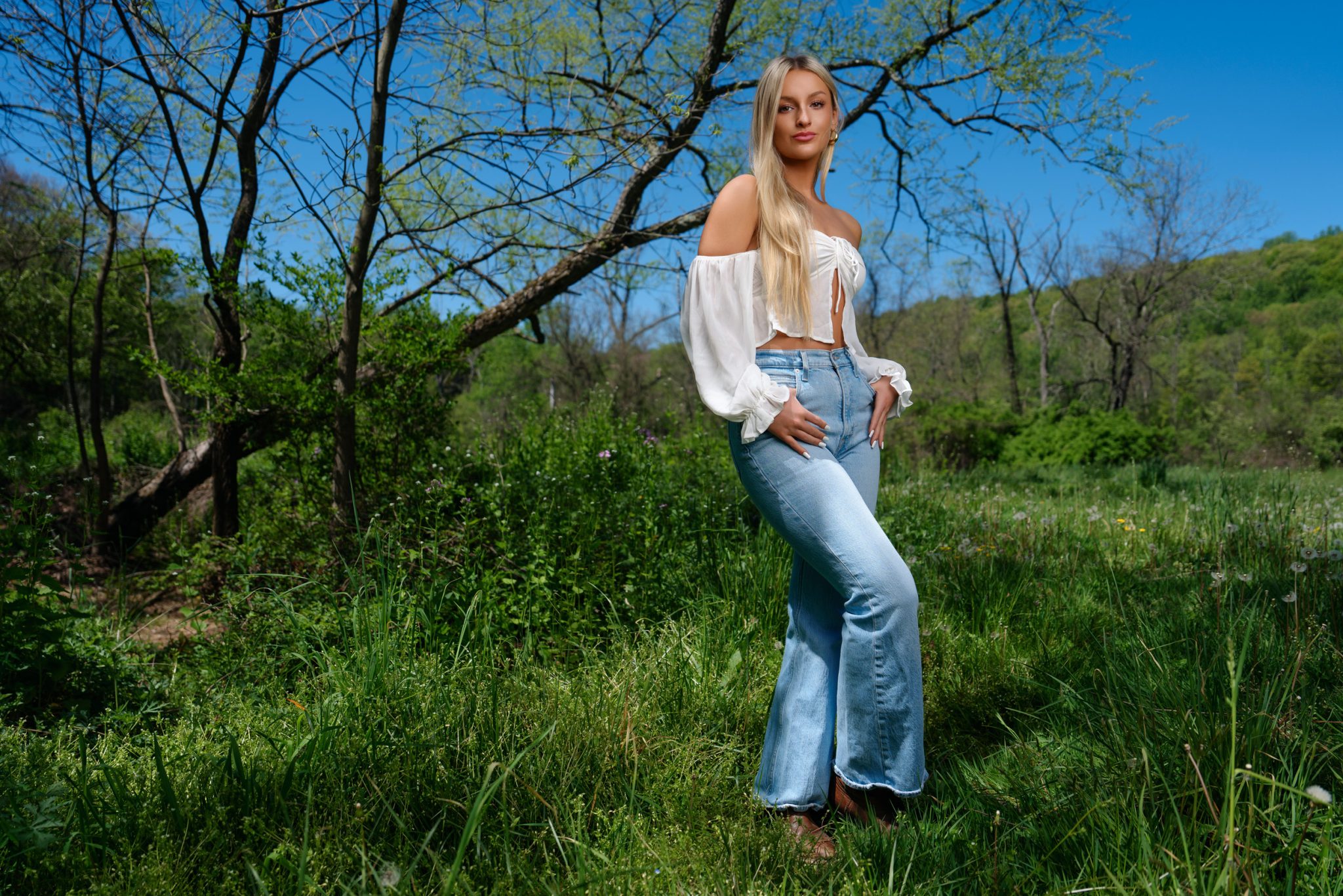 FJ400 II with a 45-Degree Deep Focus Reflector creates bold, directional light in bright sun.