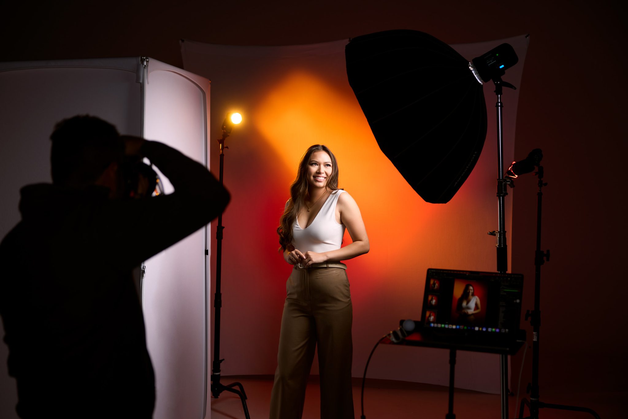 Behind the scenes with gelled FJ80 II speedlights and a gridded rim light building the warm flash setup.