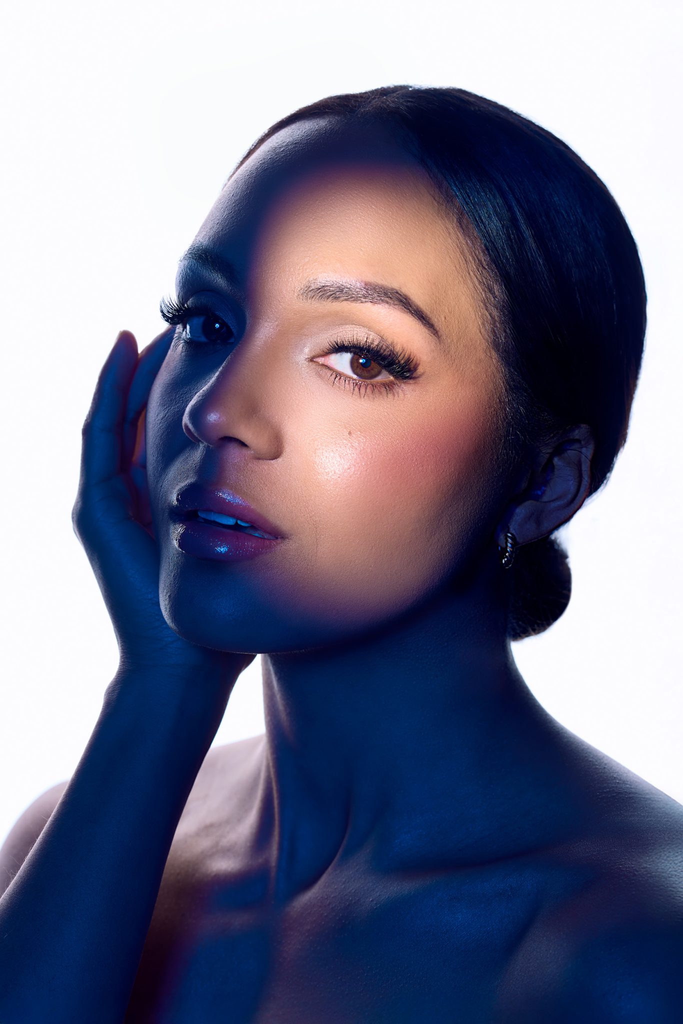 Wrapped light from a Rapid Box Octa-L behind the model paired with an Optical Spot for bold, sculpted light.